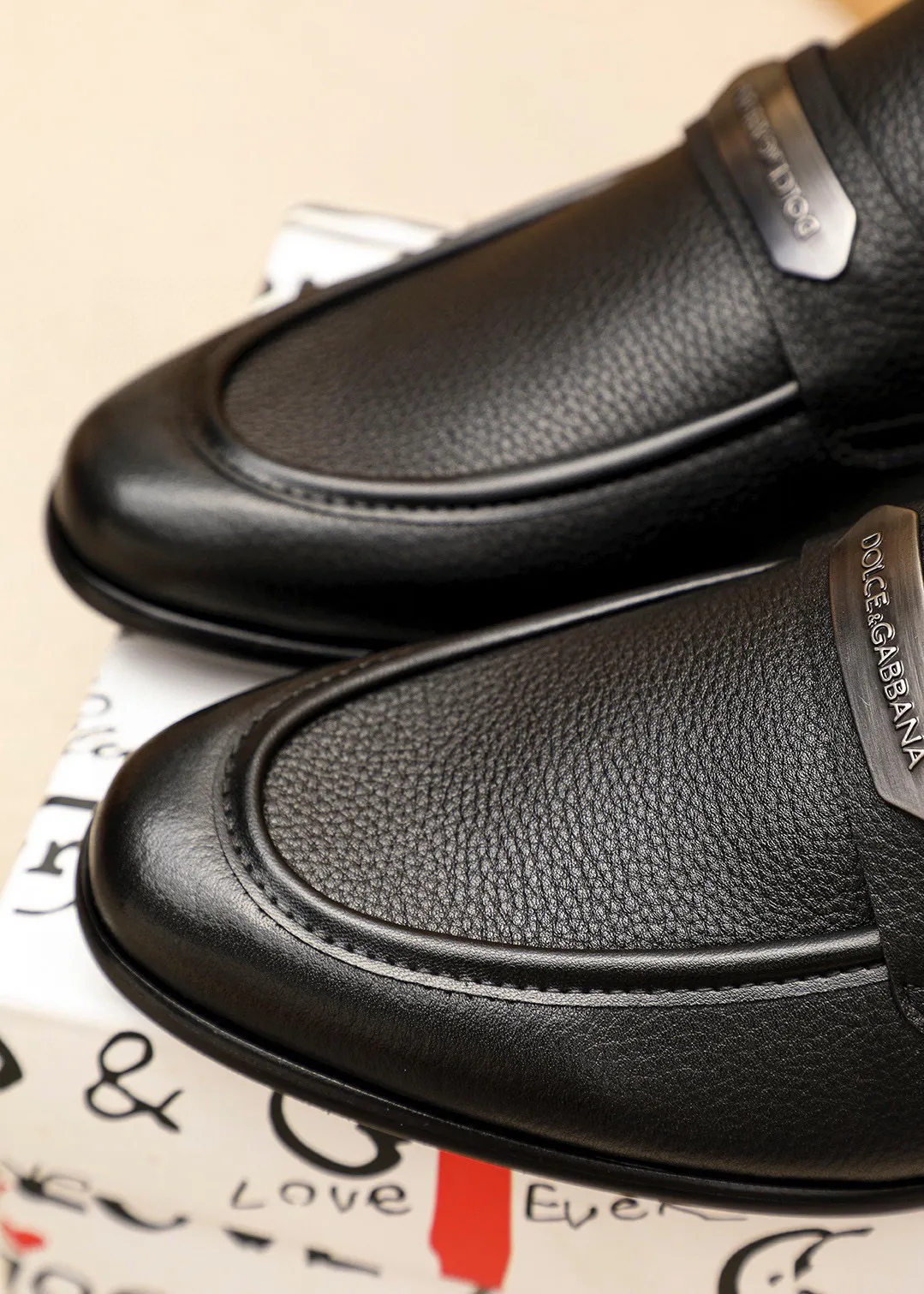 Men's clothing and shoes 💰460 💐DG top quality🔍🔍Men's new leather shoes🚹Sold simultaneously at counters⚠The uppers are imported open-edge beaded cowhide leather uppers from Italy, fully imported cowhide leather lining + classic hardware buckles, completely 1⃣️to 1⃣️reproduction🇮🇹💪💪, ⚠ Sole: The original sole is specially provided by the original factory. The exclusive movable molded sole is super comfortable. ⚠The original factory follows the order, 🔍🔍high quality, you can enter and exit the counter at will, welcome to compare⚠Size: 38-44 (45.46🉑️Customized)